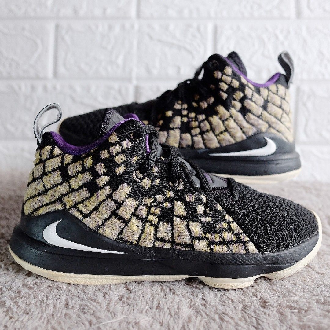 Lebron 17 outlet lakers kids