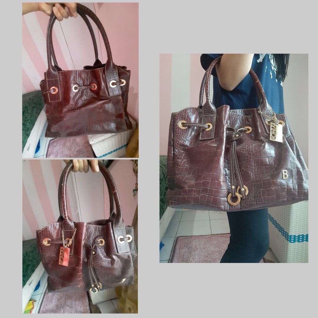 Bonia Bucket Bag, Fesyen Wanita, Tas & Dompet di Carousell