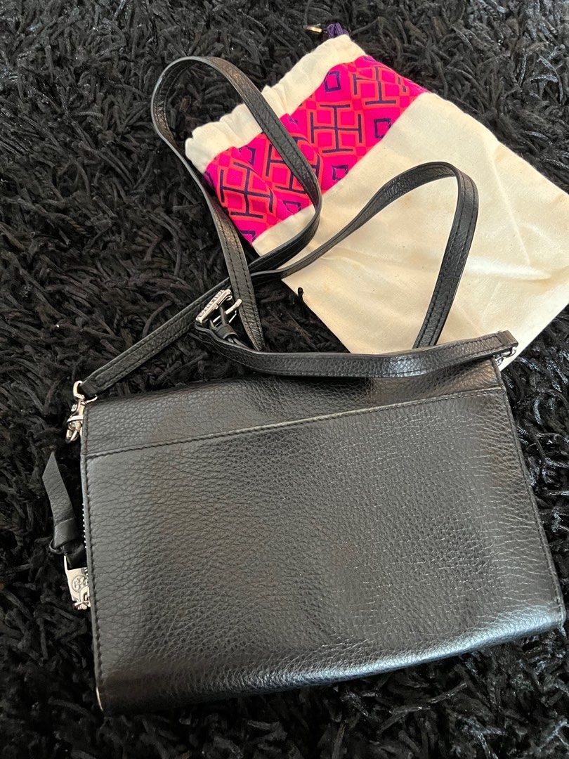 TORY BURCH POUCH (Category: Luxury Bags & Wallets) located in Quezon City. Submitted by xlgkx (Listing ID 1205106768, Image 2). Description: Pouch with wallet built in Super light material Tearing a bit on the side (as seen in pic) for the leather Not that noticeable .