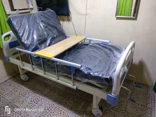 Two crankz hospital bed