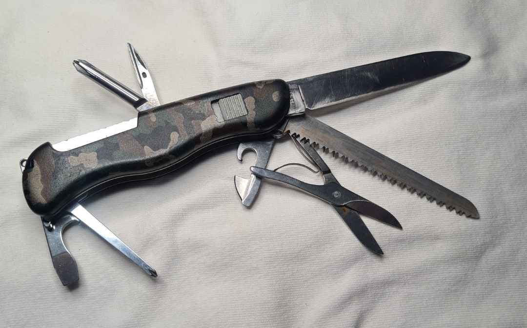 Victorinox ATM Malaysian Army Outrider Swiss Army Knife, Hobbies & Toys