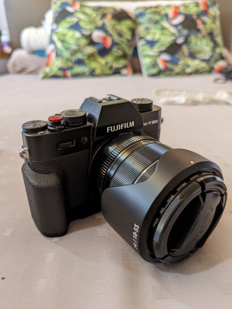 XT20 FUJIFILM MIRRORLESS CAMERA with lens, Photography, Cameras on