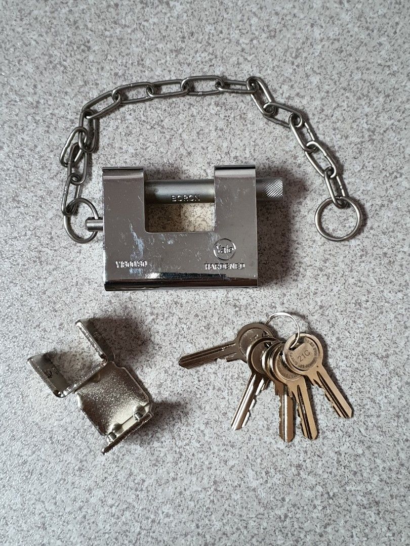 Yale Padlock for HDB gate (5 keys), Furniture & Home Living, Security