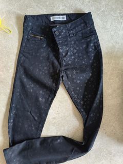 (Category: ) located in . Submitted by poohade (Listing ID 1205056015, Image 1). Description: .