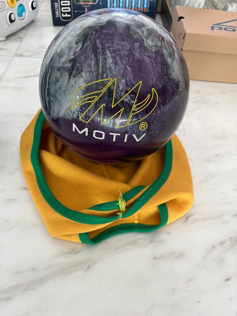 8lb bowling ball for sale, Sports Equipment, Sports & Games, Billiards