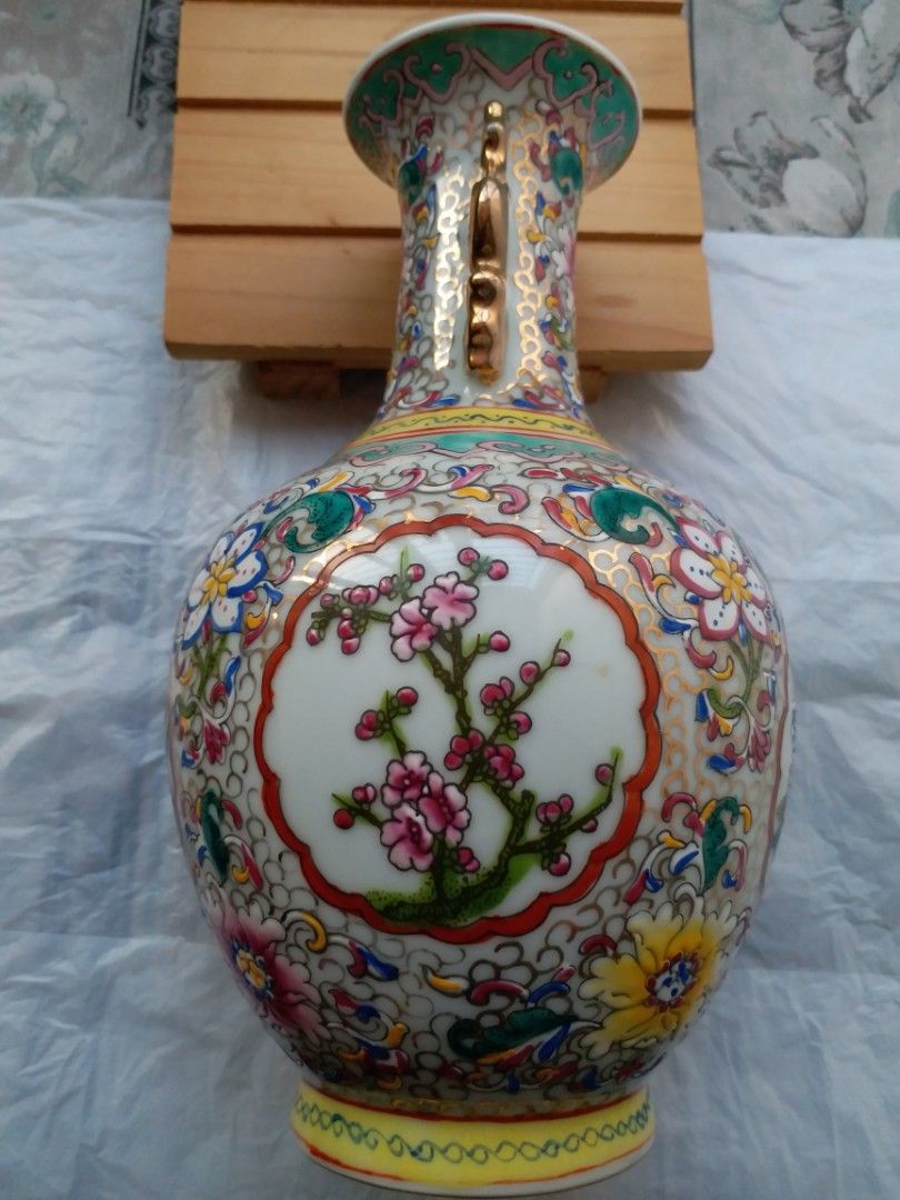 大清乾隆年製底款- 粉彩描金陶瓷花瓶花樽, 興趣及遊戲, 收藏品及紀念品