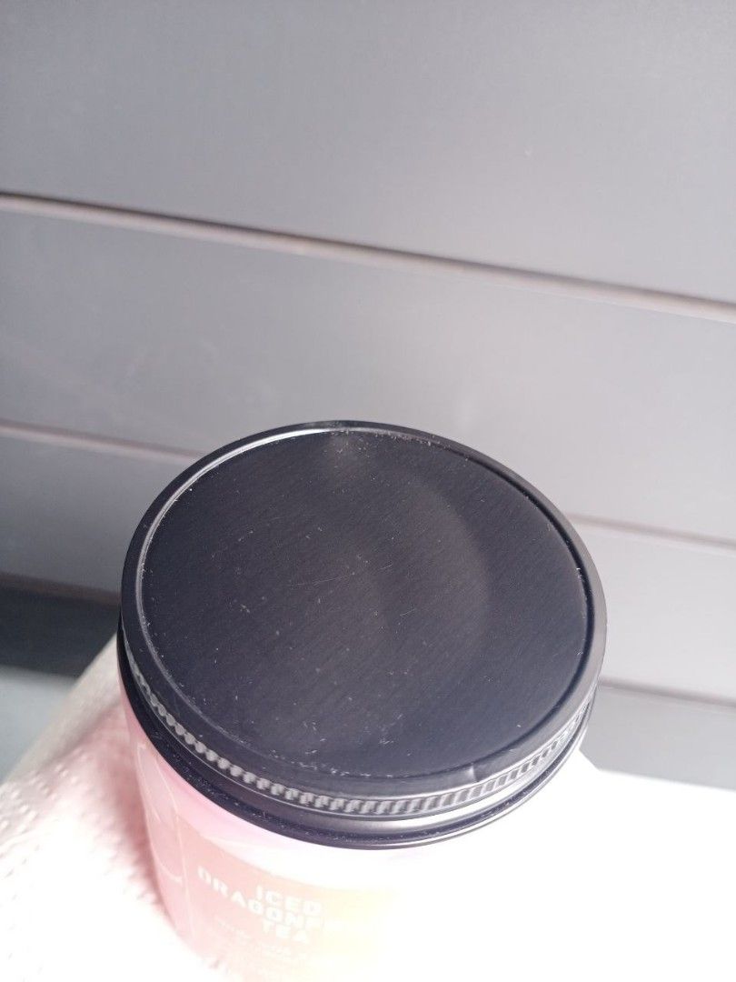 Bath & Body Works Iced Dragonfruit Tea 1 wick candle, Furniture & Home