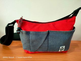 Chums USA sling bag
