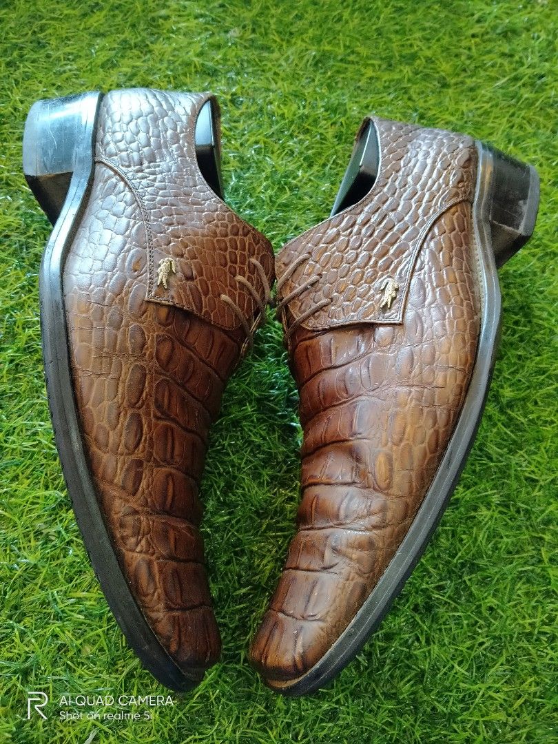 Used top crocodile shoes