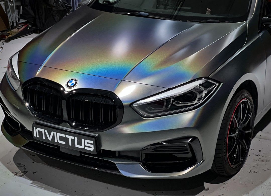 Full body vinyl wrap bmw f40 satin holographic grey, Car