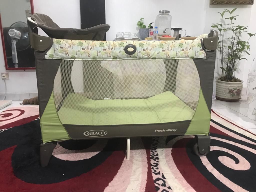 Graco plaid pack n hotsell play