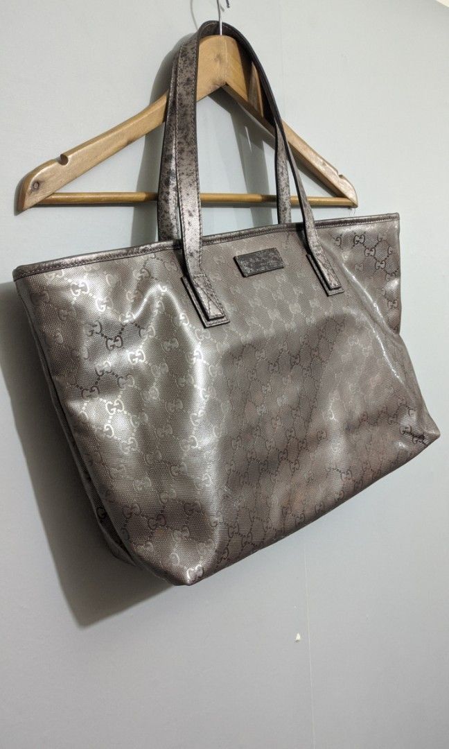 Gucci GG Imprime Tote Bag (Category: Luxury Bags & Wallets) located in Pasig City. Submitted by one.cop (Listing ID 1205404325, Image 3). Description: Gucci GG Imprime Tote Bag Condition: 8/10 Used No inclusions.