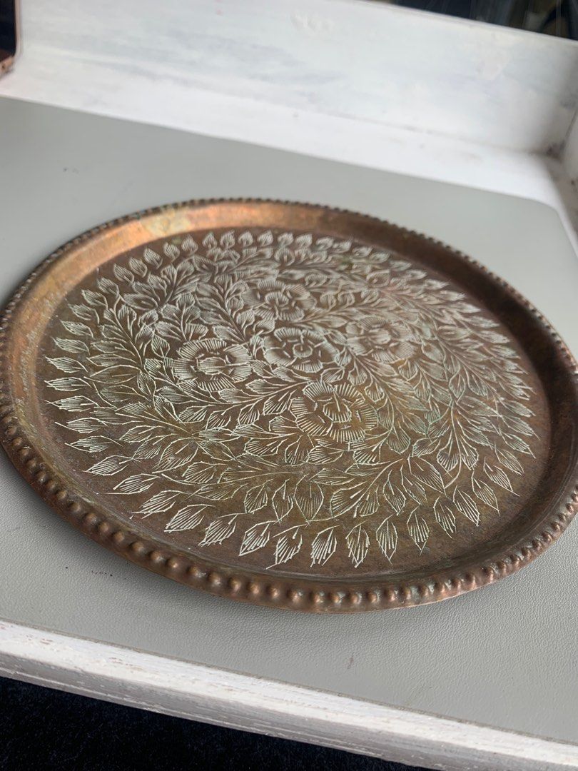 IC277 Antique Round Brass Wall DIsplay (Made in INDIA), Furniture