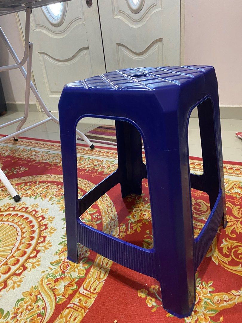 Kerusi plastik, Furniture & Home Living, Furniture, Chairs on Carousell