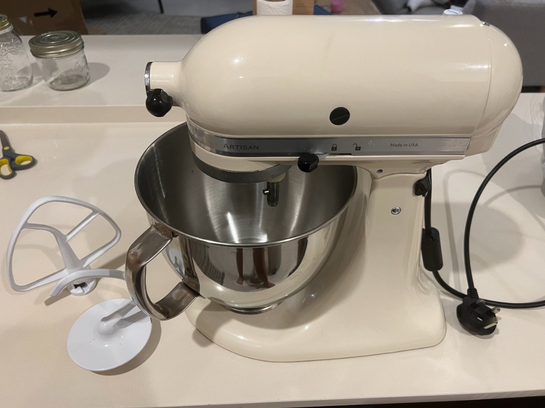 KitchenAid Artisan Stand Mixer 4.8L KSM125B Fresh Linen cream color, TV & Home Appliances
