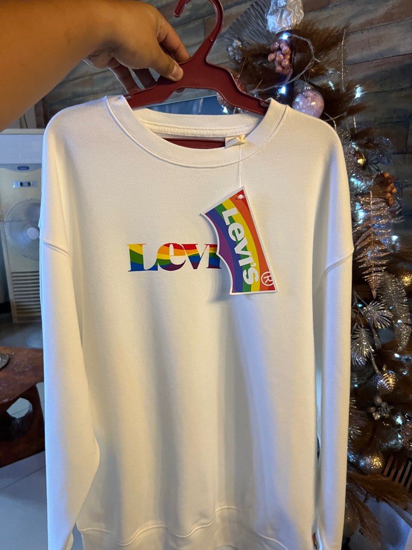 LEVI’S SWEATSHIRT (Category: Longsleeves) located in Valenzuela. Submitted by danielbelando4 (Listing ID 1205358726, Image 3). Description: For sale Levi’s sweatshirt Bought from canada Original price $80.