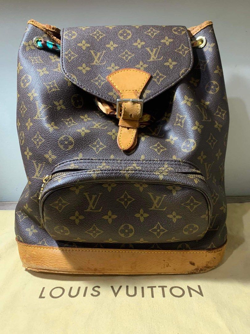 Louis Vuitton pre-owned monogram Montsouris GM backpack (Category: Luxury Bags & Wallets) located in Quezon City. Submitted by preloved_by_Glads (Listing ID 1205344811, Image 1). Description: Louis Vuitton pre-owned monogram Montsouris GM backpack Authenticity is not guaranteed.
