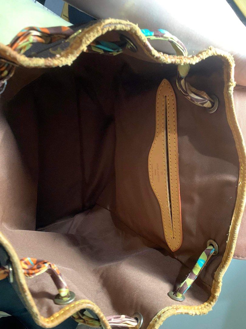 Louis Vuitton pre-owned monogram Montsouris GM backpack (Category: Luxury Bags & Wallets) located in Quezon City. Submitted by preloved_by_Glads (Listing ID 1205344811, Image 2). Description: Louis Vuitton pre-owned monogram Montsouris GM backpack Authenticity is not guaranteed.