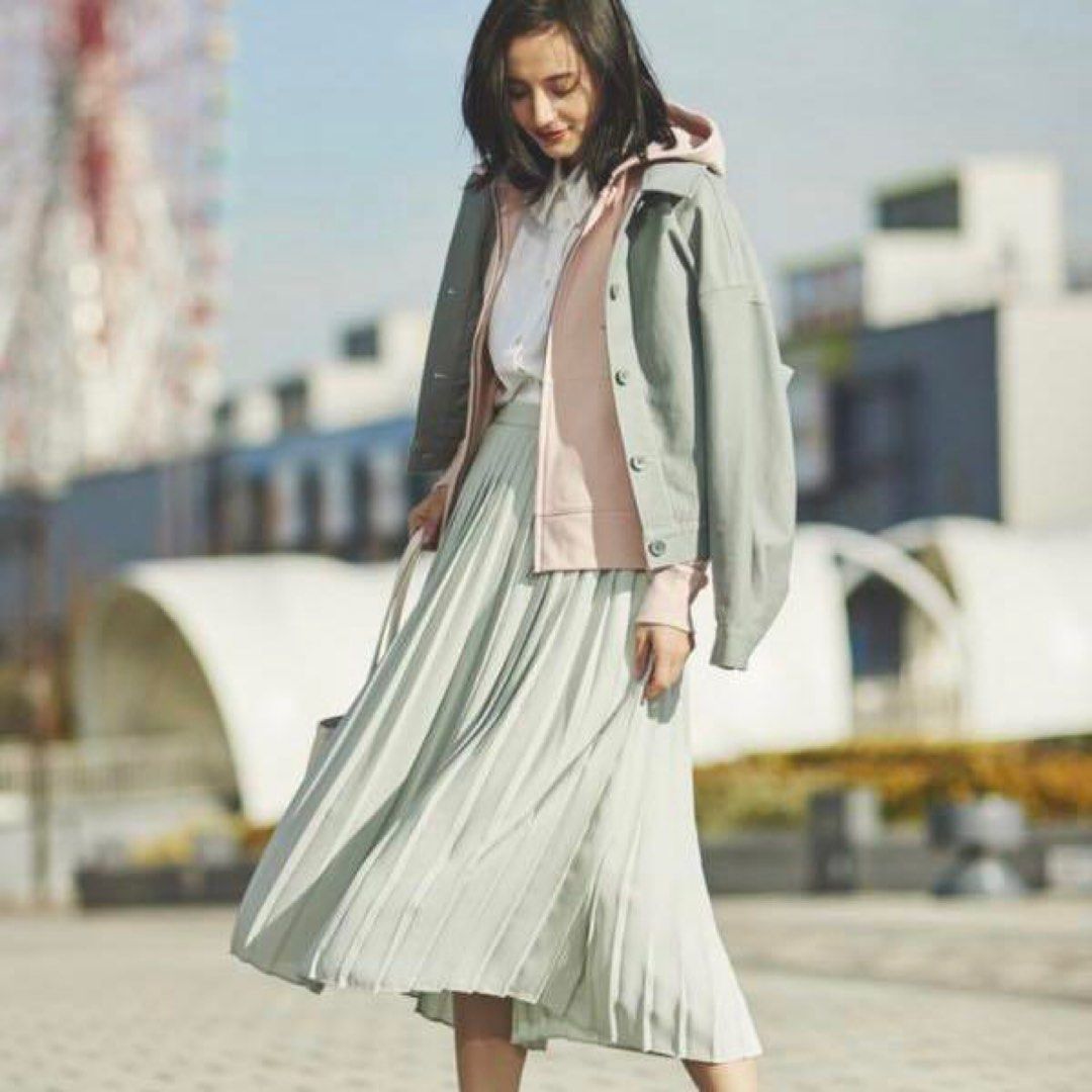 Uniqlo green deals pleated skirt