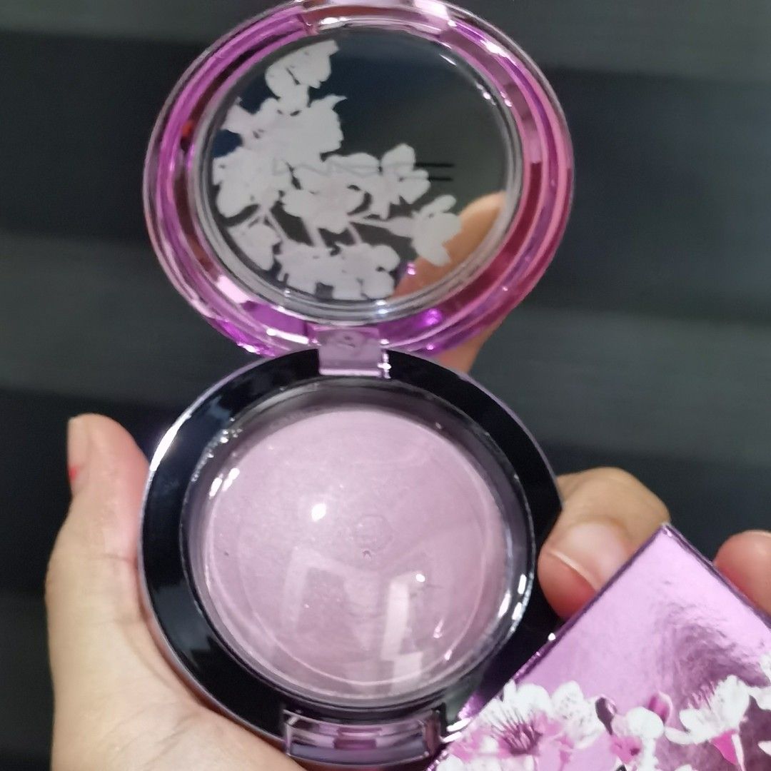 mac glow play blush (Category: Makeup) located in Makati City. Submitted by colormeredph (Listing ID 1205350019, Image 2). Description: .
