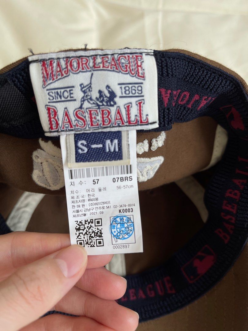 MLB Hat (Category: Hats & Beanies) located in Singapore. Submitted by lessynessy (Listing ID 1205255643, Image 3). Description: Buy from MLB Korea official website Like new Self collection, Thanks!.