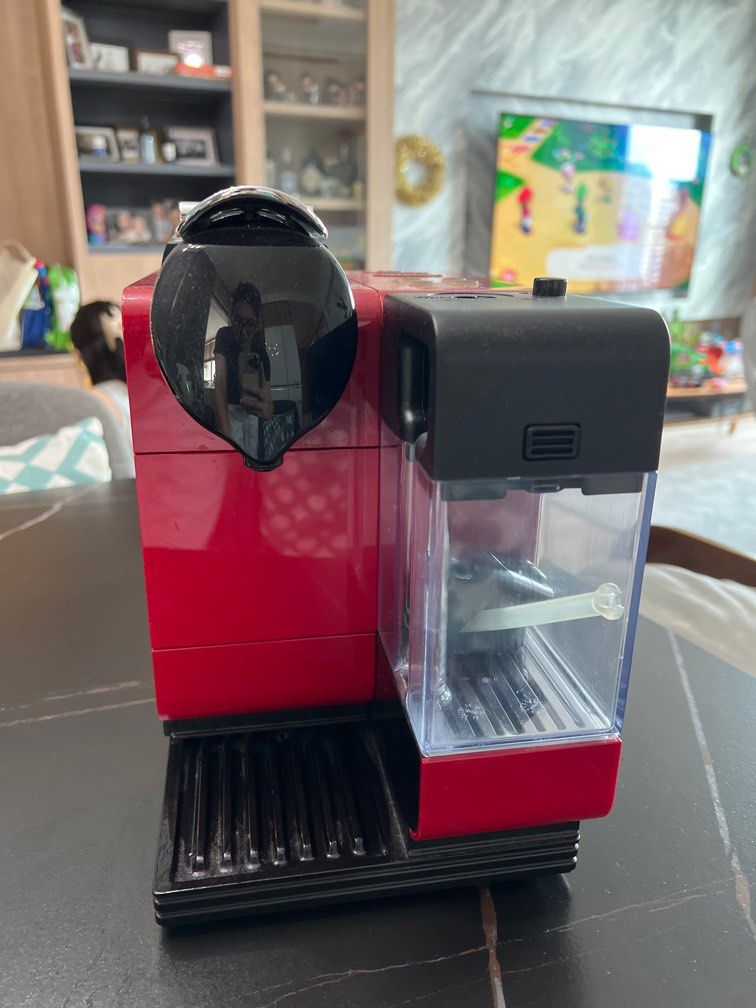 Nespresso Delonghi Lattissima Red, TV & Home Appliances, Kitchen