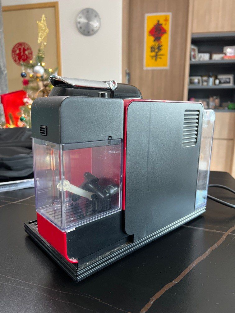 Nespresso Delonghi Lattissima Red, TV & Home Appliances, Kitchen