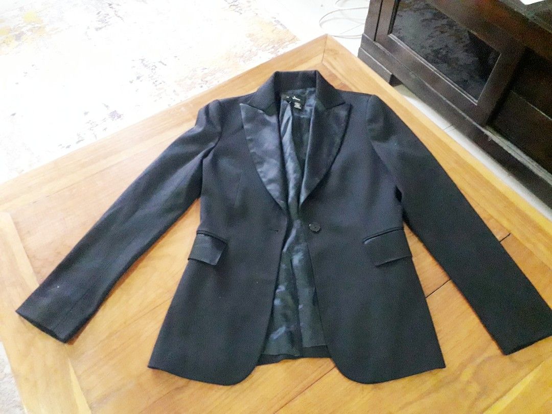 New Zara black blazer with satin lapel, Women's Fashion, Coats, Jackets