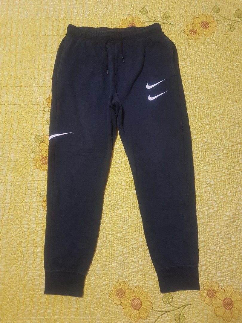 Nike jogger black tag, Men's Fashion, Activewear on Carousell