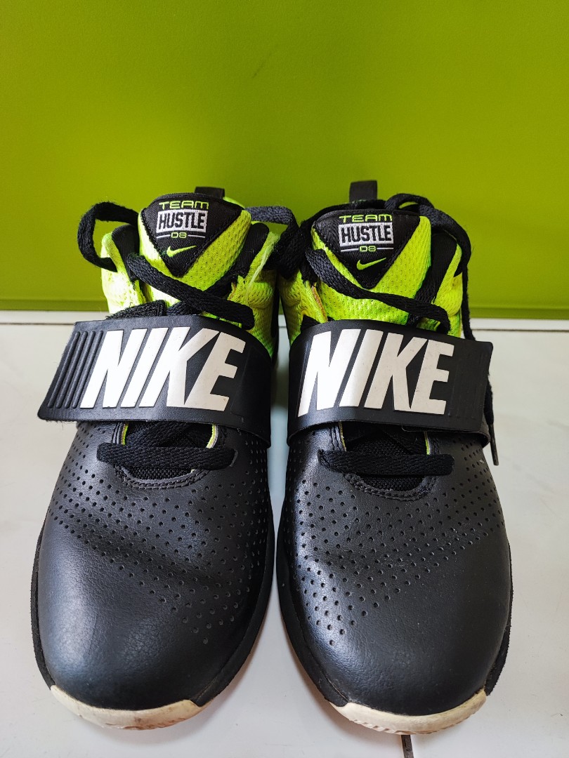Nike Team Hustle D8 Basketball Shoes, Men'S Fashion, Footwear, Sneakers On  Carousell