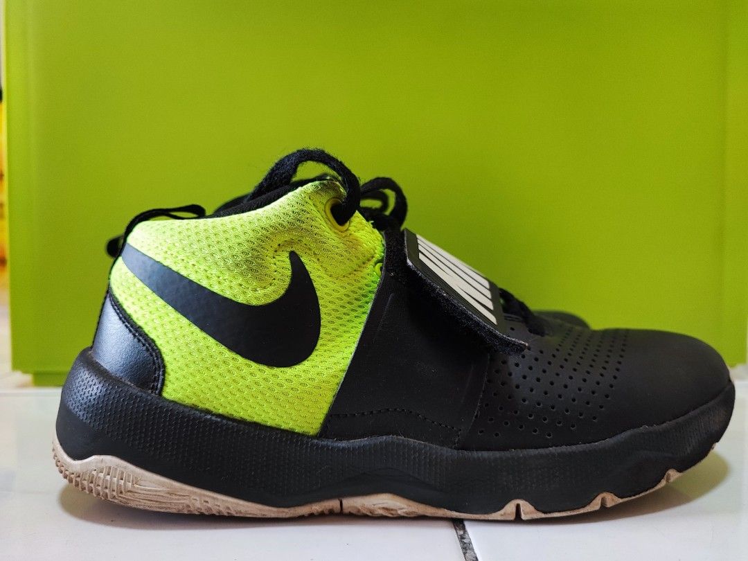 Nike Team Hustle D8 Basketball Shoes, Men'S Fashion, Footwear, Sneakers On  Carousell