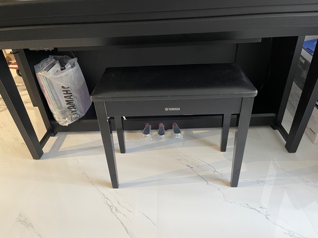 Piano chair yamaha, Hobbies & Toys, Music & Media, Musical