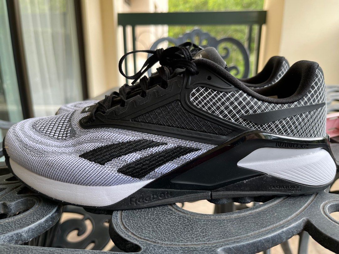 Adidas shoes x2 usado discount