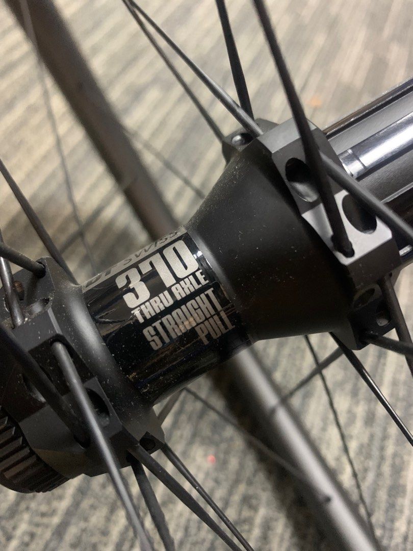 Reserve carbon DT370) DT Swiss, Sports Equipment, Bicycles