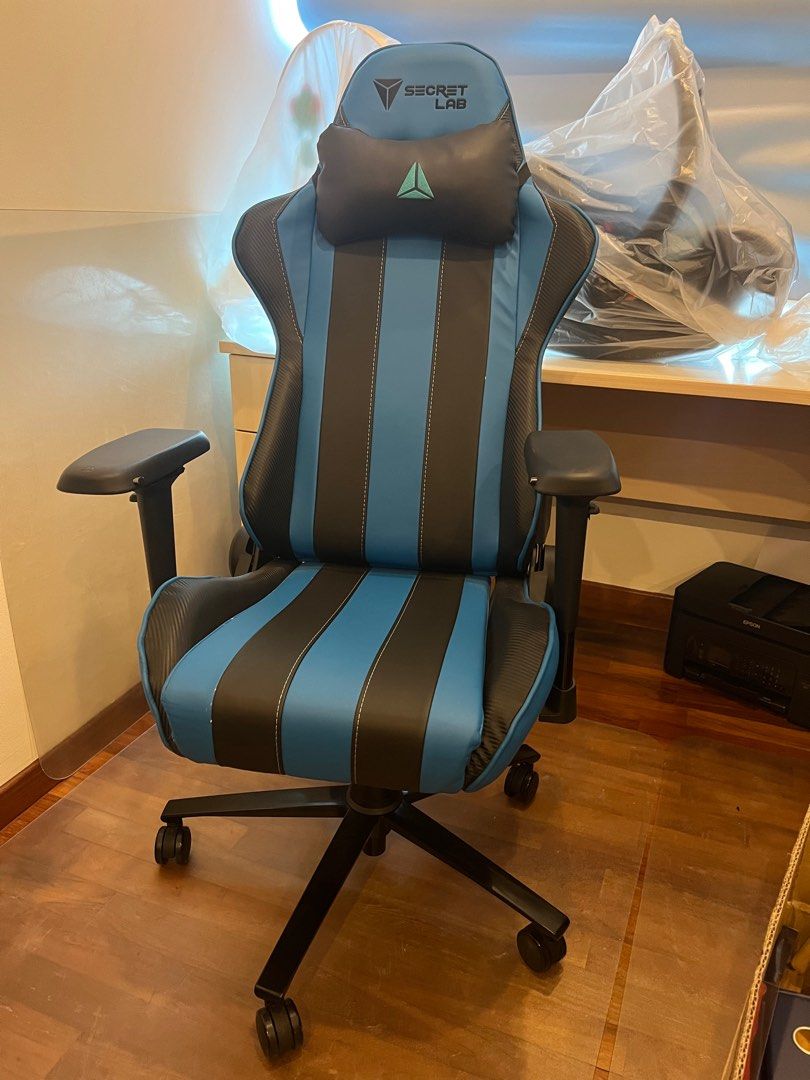Secretlab store throne v2
