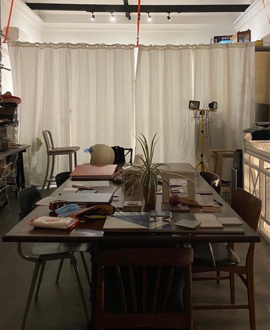 Solid wood dining table (Category: Tables & Sets) located in Singapore. Submitted by karungkuniang (Listing ID 1205401651, Image 1). Description: .