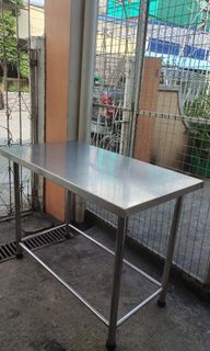 STAINLESS PREP TABLE