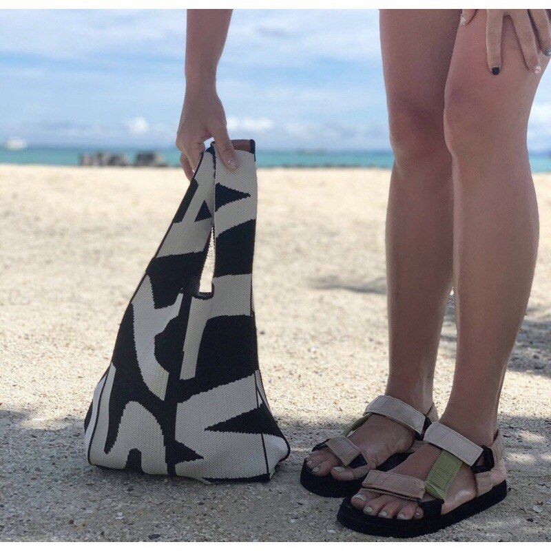 tas knit / tas rajut viral bangkok, Looking For on Carousell