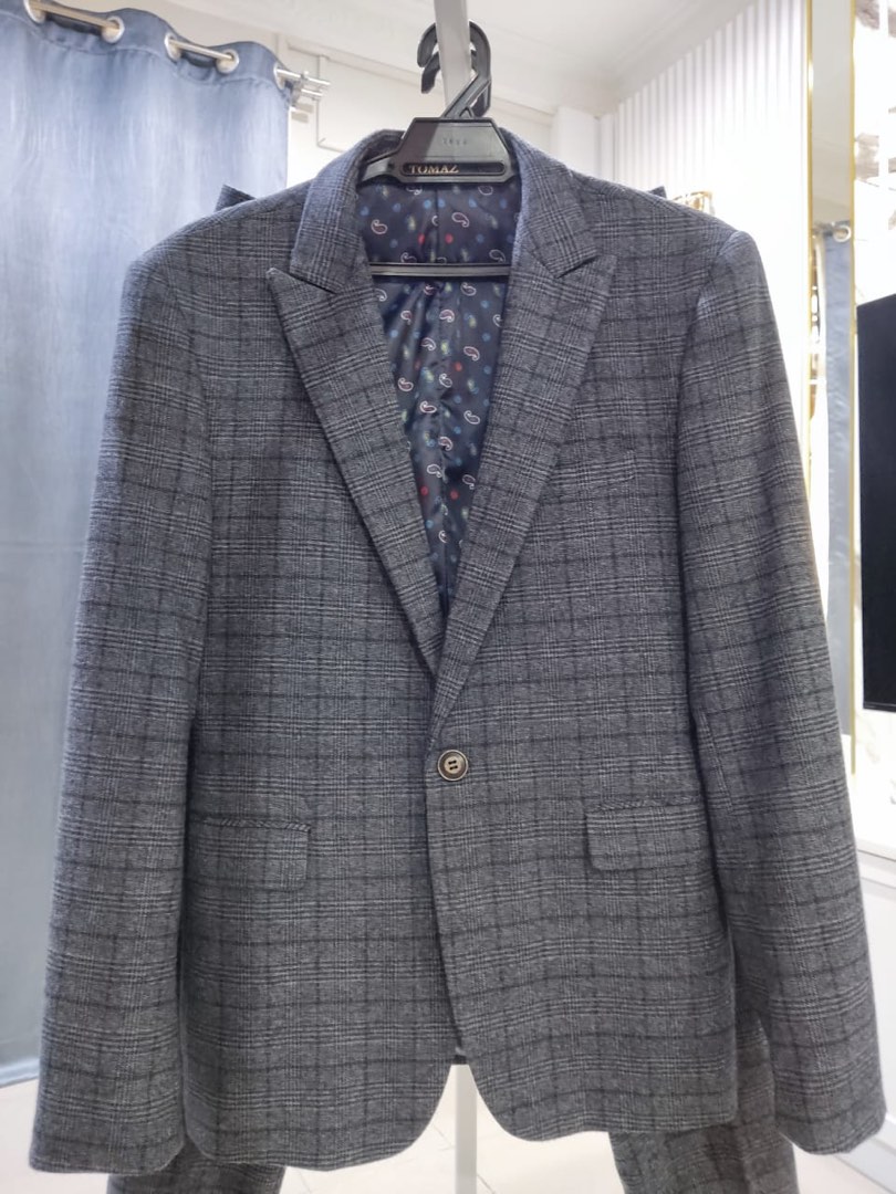 Tomaz suit, Men's Fashion, Coats, Jackets and Outerwear on Carousell