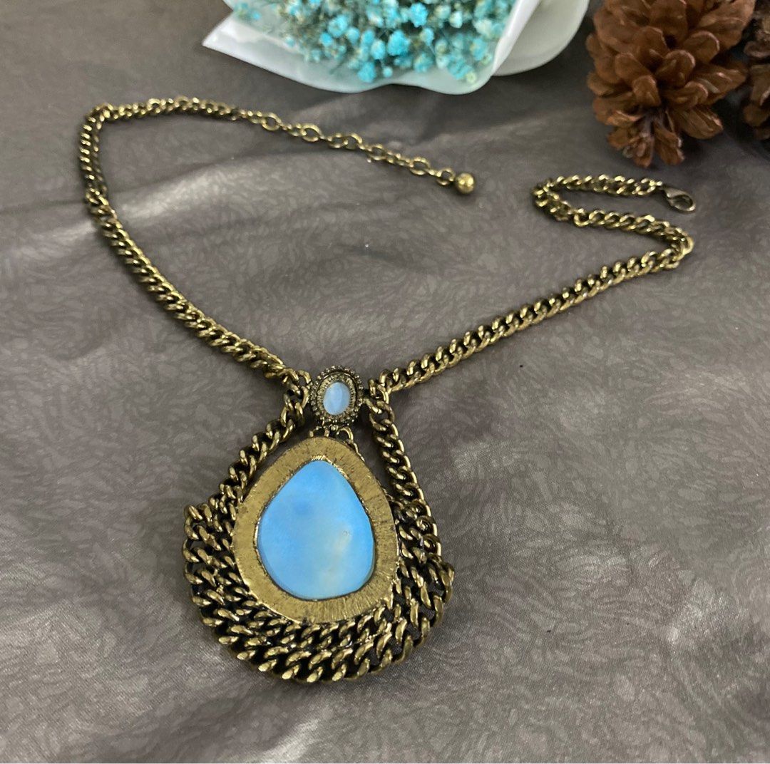 Vintage green stone necklace hotsell
