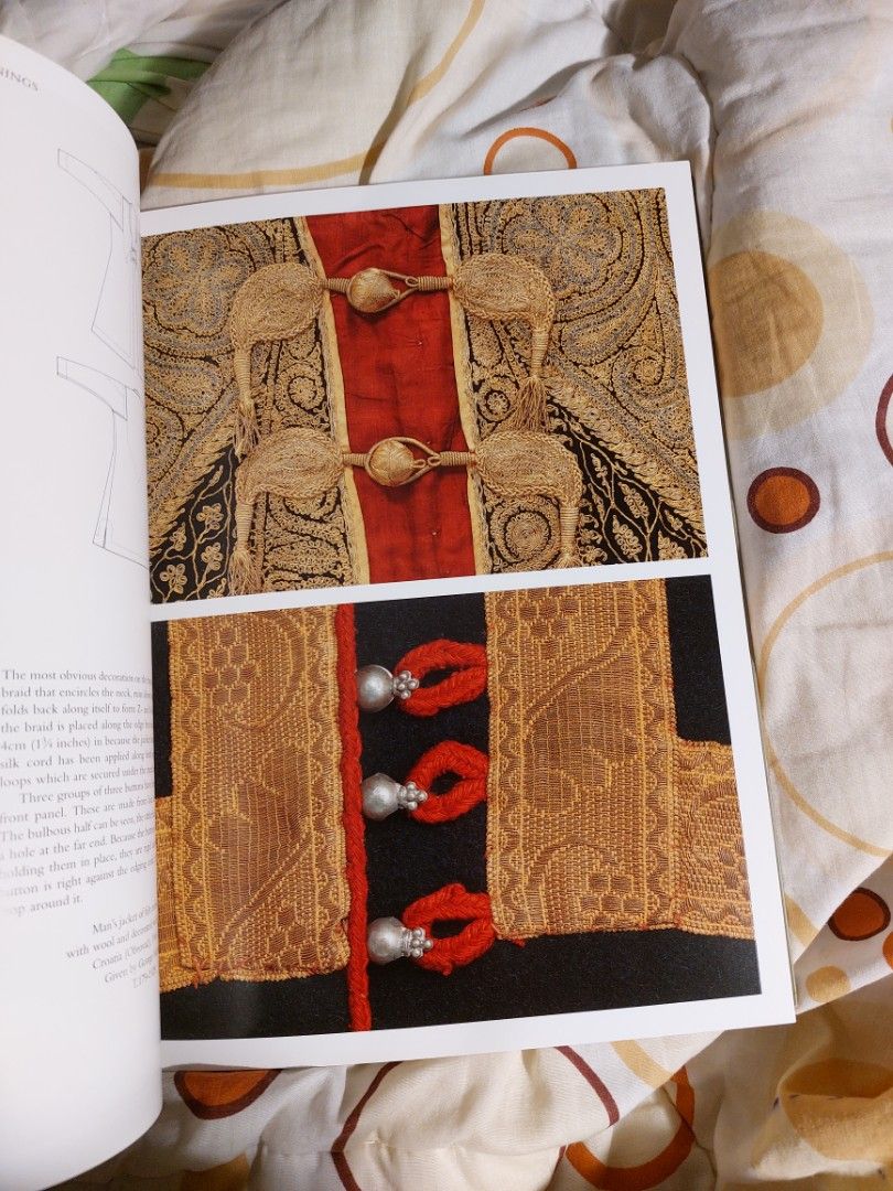 World Dress Fashion in Detail, Hobbies & Toys, Books & Magazines