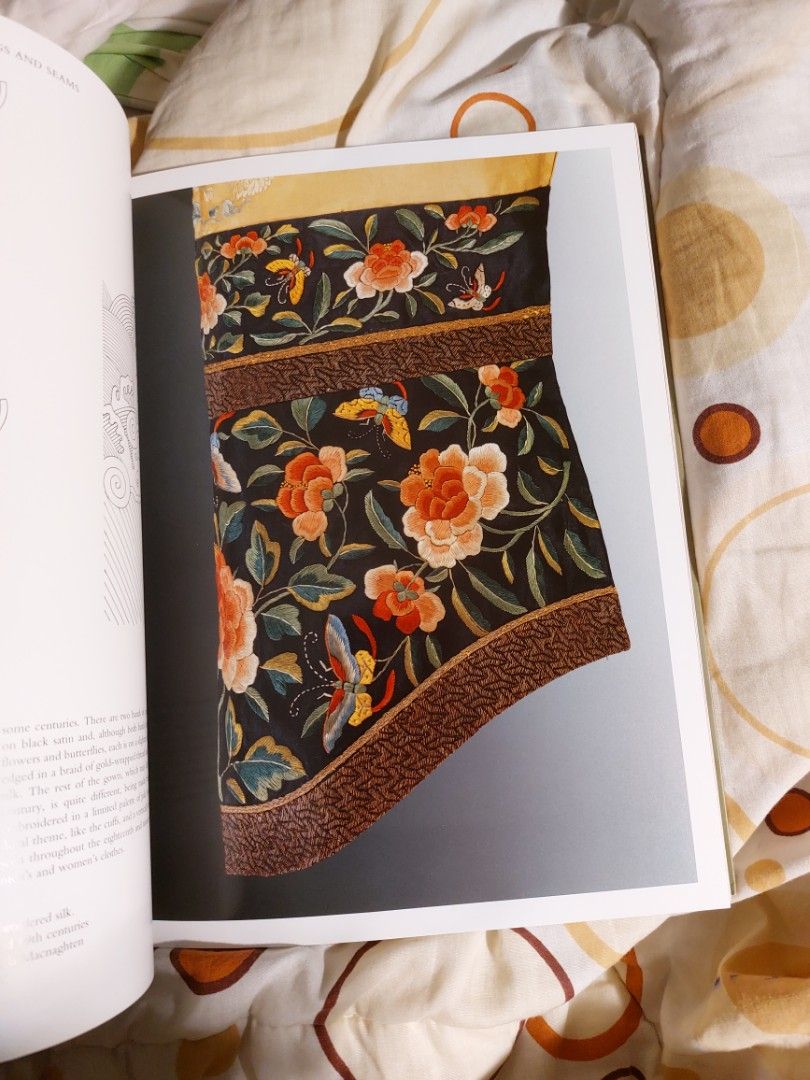 World Dress Fashion in Detail, Hobbies & Toys, Books & Magazines