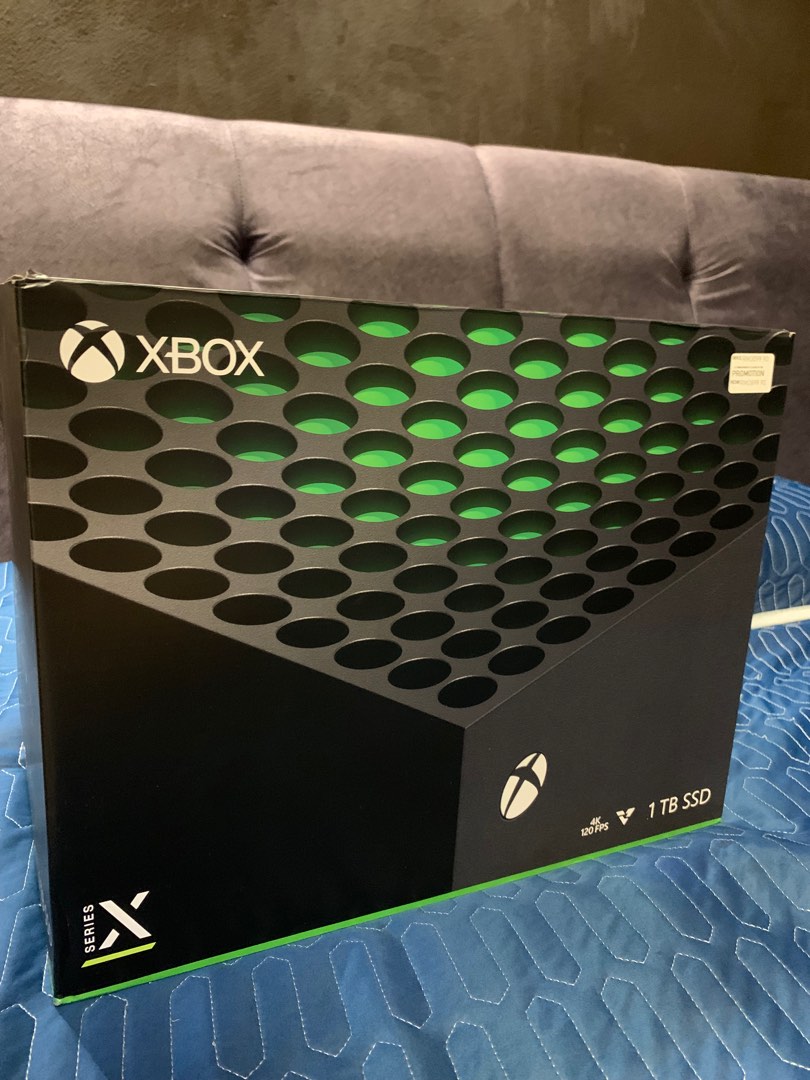 XBOX SERIES X WITH EXTRA CONTROLLER, Video Gaming, Video Game Consoles