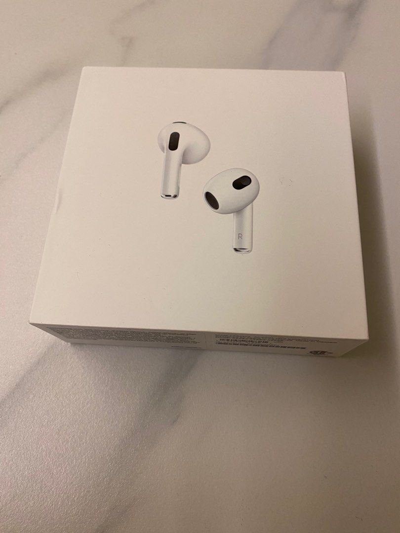 全新未拆第3代airpods (Magsafe充電盒), 耳機及錄音音訊設備, 耳機在