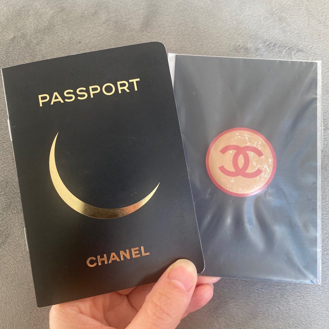 全新 Chanel Passport & Pin Chanel襟章, 其他, 其他 Carousell
