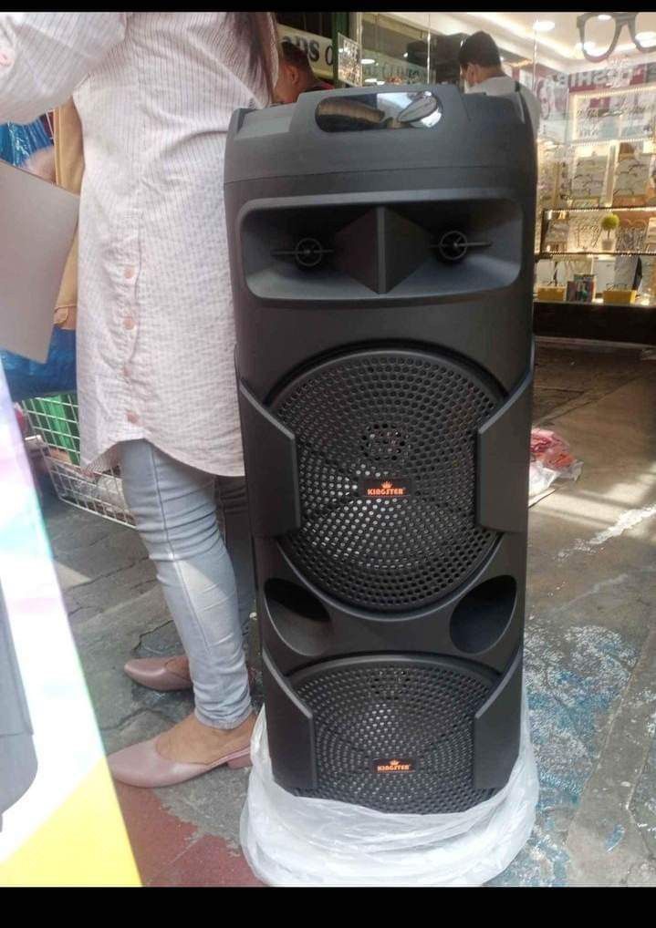 Big bluetooth speaker with sales microphone
