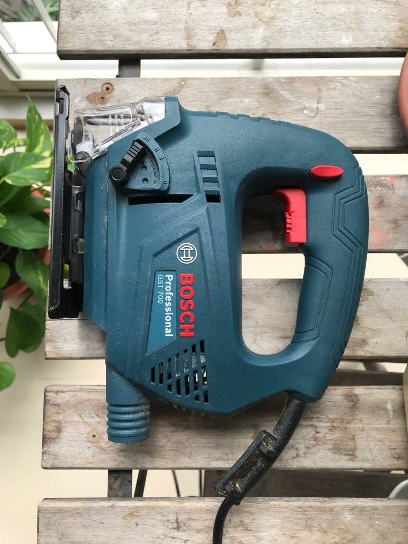 BOSCH GST 700 JIGSAW with free blades worth 15, Furniture & Home
