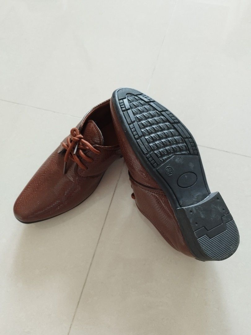 Red boy discount dress shoes
