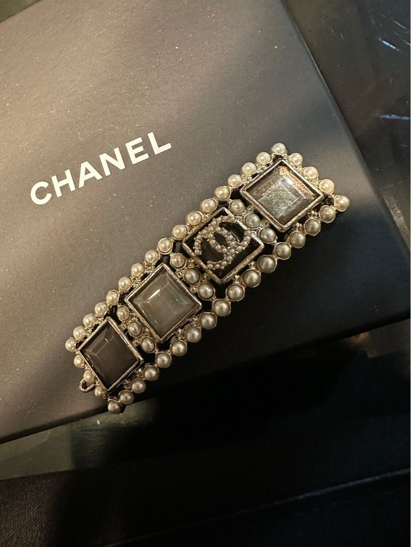 2022 CHANEL Holiday Set Hydration on Hand With Pearl Decorative Chain