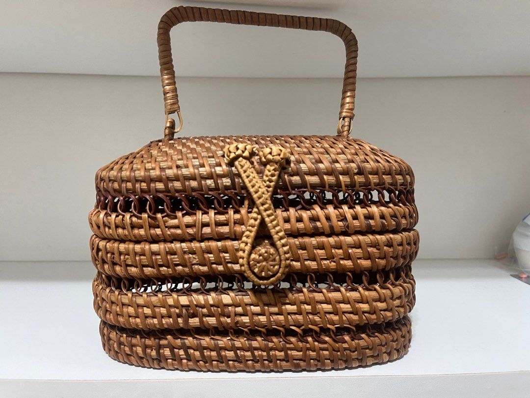 CULT GAIA Max Bag Carousell